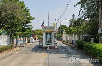 Ekphailin Srinakarin in Bang Kaeo, Самутпракан