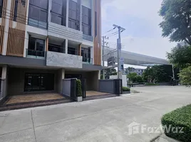 3 Bedroom Whole Building for rent at Chayada Biz Place Srinakarin-Onnut, Dokmai