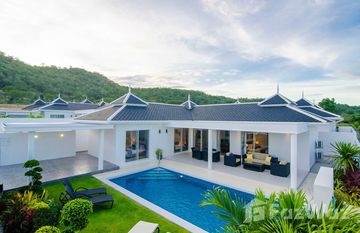 Falcon Hill Luxury Pool Villas in ノンケ, ホアヒン