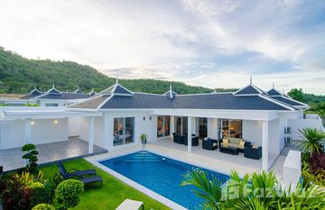 Falcon Hill Luxury Pool Villas in หนองแก, หัวหิน