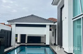 6 bedroom Villa for sale at Pattaya Lagoon Village in Chon Buri, Thailand