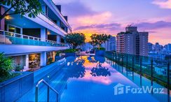 Фото 3 of the Communal Pool at Akyra Thonglor Bangkok Hotel