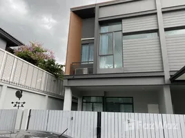 2 Bedroom Townhouse for sale at Verve Rama 9, Saphan Sung