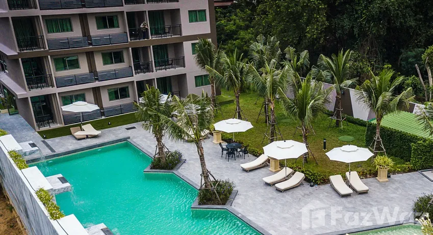 Фото 1 of the Communal Pool at Arcadia Center Suites