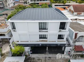 วิลล่า 5 ห้องนอน ให้เช่า ในทำเล คลองเตย, กรุงเทพมหานคร, คลองเตย, คลองเตย