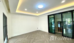 4 Bedrooms Townhouse for sale in Racha Thewa, Samut Prakan Lalin Greenville - Srinakarin