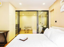 1 Bedroom Condo for rent at Klass Langsuan, Lumphini