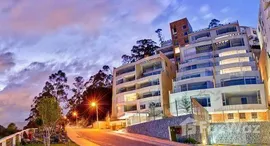 Verfügbare Objekte im IB 12B: New Condo for Sale in Quiet Neighborhood of Quito with Stunning Views and All the Amenities