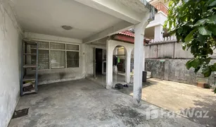 2 Bedrooms Townhouse for sale in Phlapphla, Bangkok 