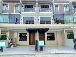 6 chambre Maison de ville à louer à , Lat Phrao, Lat Phrao, Bangkok