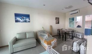 4 Schlafzimmern Reihenhaus zu verkaufen in Surasak, Pattaya Golden Town Wanghin-Taeng On