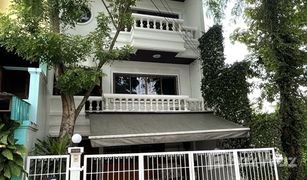 3 Bedrooms Townhouse for sale in Chantharakasem, Bangkok 