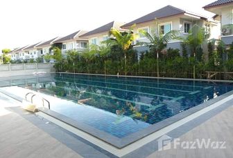 Фото 2 of the สระว่ายน้ำ at The Prego Green