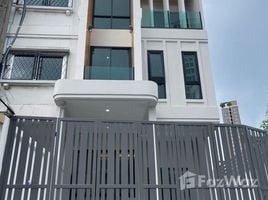 4 chambre Maison de ville for sale in Thaïlande, Phra Khanong Nuea, Watthana, Bangkok, Thaïlande