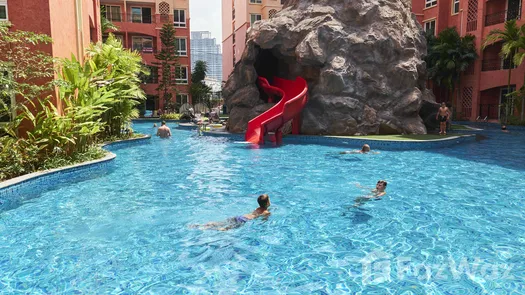 Фото 1 of the Communal Pool at Seven Seas Resort