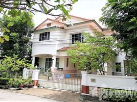 3 Bedrooms House for sale in Dokmai, Bangkok Mantana Onnut-Wongwaen