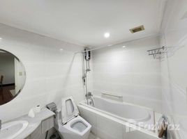 2 спален Кондо в аренду в Acadamia Grand Tower, Khlong Tan Nuea