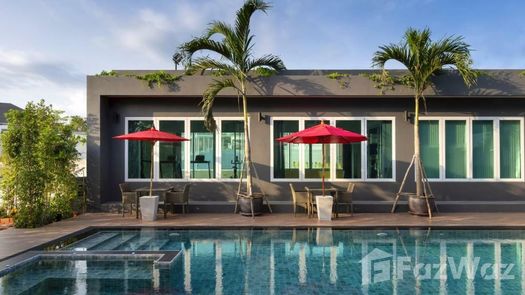 Photos 1 of the Communal Pool at Hillside Hamlet 7