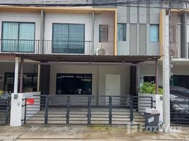 3 Bedroom Townhouse for rent at The Connect Pattanakarn 38, Suan Luang