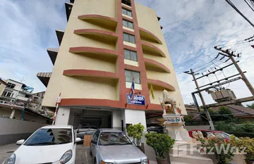 Ekbodin Condominium in Chomphon, Bangkok