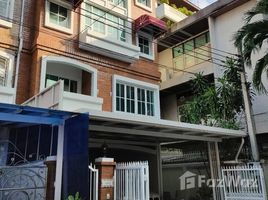 4 chambre Maison de ville à vendre à Yenakart Residence., Chong Nonsi