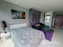 Studio Condo for rent at Club Royal, Na Kluea