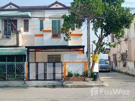 3 Bedroom Townhouse for sale at Lully Ville Lumlukka Klong 3, Khu Khot