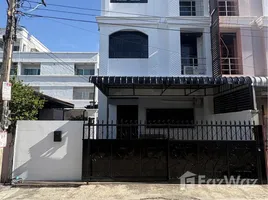 บ้านเดี่ยว 4 ห้องนอน ให้เช่า ในทำเล สามเสนนอก, กรุงเทพมหานคร, สามเสนนอก, ห้วยขวาง