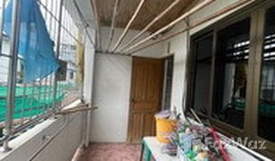 3 Schlafzimmern Reihenhaus zu verkaufen in Din Daeng, Bangkok 