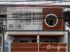 3 Bedroom Townhouse for sale in Bangkok, Sam Sen Nok, Huai Khwang, Bangkok