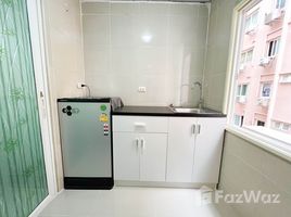 Студия Кондо в аренду в Happy Condo Ratchada 18, Sam Sen Nok, Хуаи Кхщанг