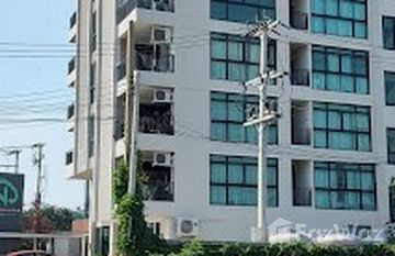 The Geo Gardin Condominium in Lak Hok, パトゥムターニー
