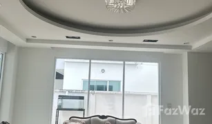 6 Bedrooms Townhouse for sale in Nuan Chan, Bangkok Biz Galleria Nuanchan