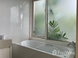 2 спален Кондо в аренду в Siri Residence , Khlong Tan