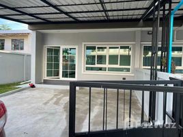 4 Habitación Adosado en venta en Suetrong Cozy Townhome, Lahan, Bang Bua Thong