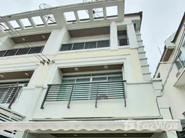 4 Bedroom Townhouse for sale at Baan Klang Muang Urbanion Sathon-Taksin 1, Bang Kho, Chom Thong