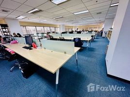 400 кв.м. Office for rent at Serm Mit Tower, Khlong Toei Nuea