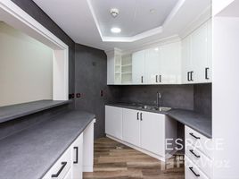 1 спален Квартира на продажу в Al Anbara, Shoreline Apartments