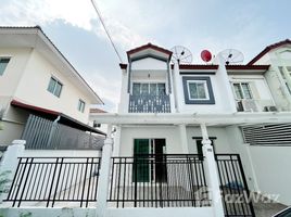 3 Bedroom Townhouse for sale at Lanceo Phetkasem 77, Nong Khaem