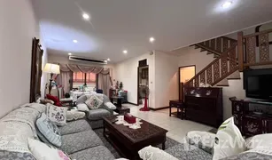 3 Bedrooms Townhouse for sale in Na Chom Thian, Pattaya Baan Somprasong