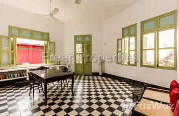 Authentic Colonial apartment Post Office Square $750/month in Voat Phnum, Пном Пен