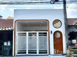 2 Schlafzimmer Reihenhaus zu verkaufen im Baan Suan Phrai, Si Sunthon, Thalang