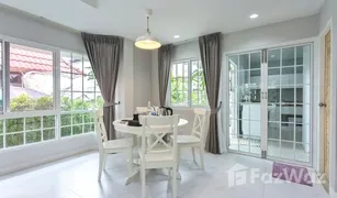 3 Bedrooms Townhouse for sale in Bang Na, Bangkok Baan Lat Dao