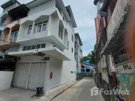 2 Schlafzimmer Reihenhaus zu vermieten in Khlong Toei, Khlong Toei, Khlong Toei