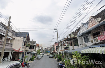 Pricha 8 Village in หัวหมาก, กรุงเทพมหานคร