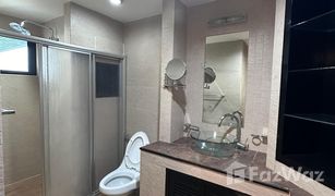 2 Bedrooms Condo for sale in Phra Khanong Nuea, Bangkok Beverly Hills Mansion