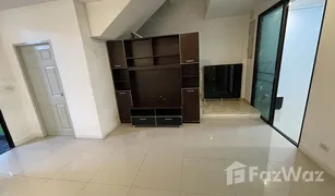 3 Bedrooms Townhouse for sale in Chorakhe Bua, Bangkok Areeya Mova