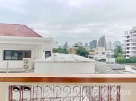 1 спален Квартира в аренду в El Patio, Khlong Toei Nuea