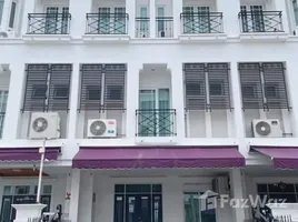 4 침실 Leon Sukhumvit 62에서 판매하는 타운하우스, 뱅 차크, Phra Khanong