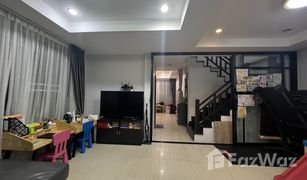 曼谷 Nawamin Yon Prapha Village 4 卧室 联排别墅 售 